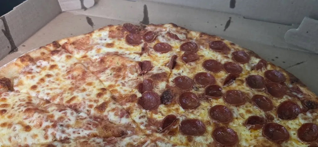 Pgh Pizza_Lorenzo's Pub and Pizza_McMurray, PA_reseña