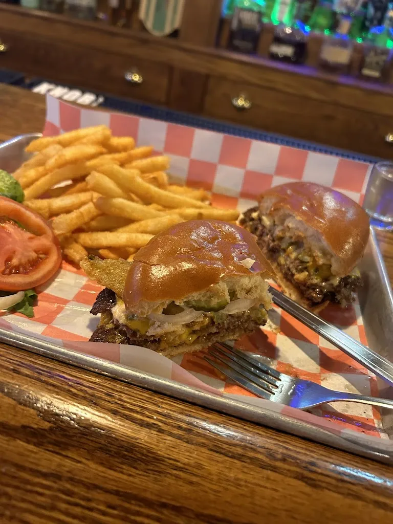 Melissa Skehan_Caesars Alehouse & Eatery_Millvale, PA_review