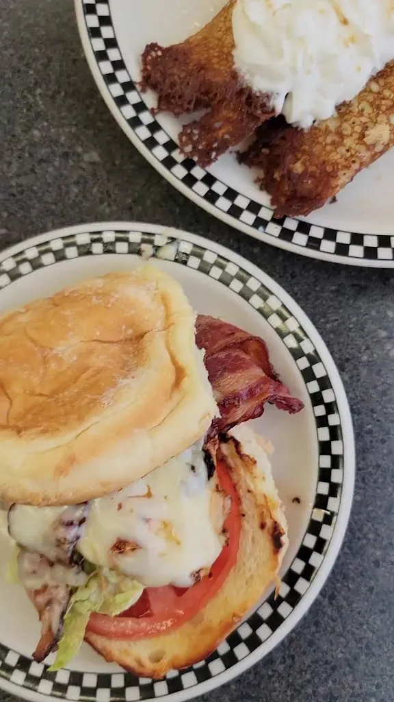 Lincoln's P&G Diner_Pittsburgh, PA_slider_image_2