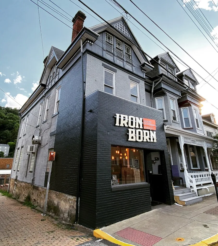 Iron Born Pizza | Millvale restaurant à Pittsburgh, PA