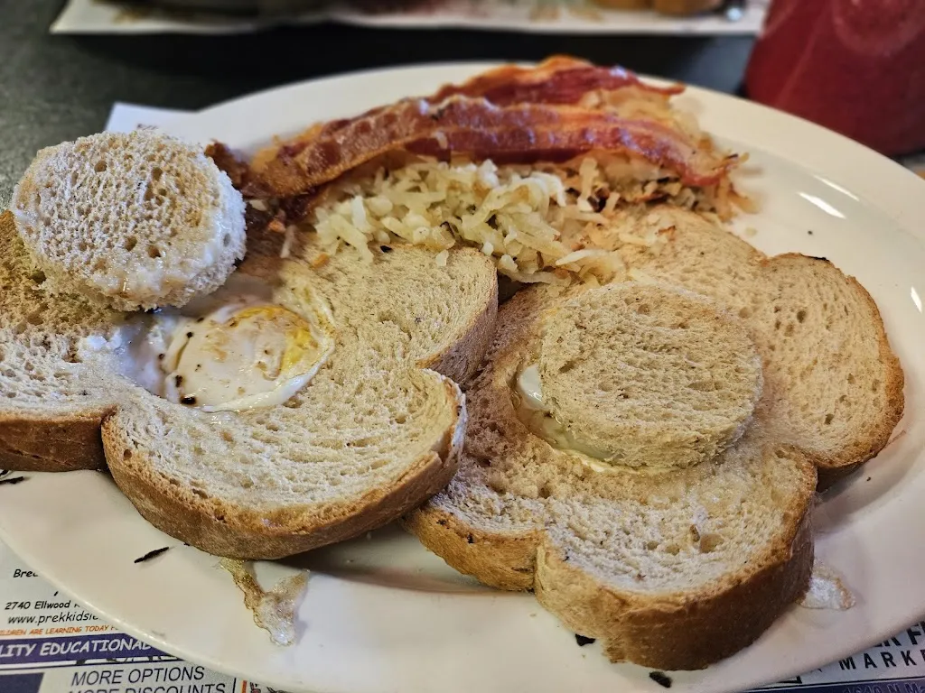 Jen Bogan_Reichhold's Cafe_Butler, PA_review