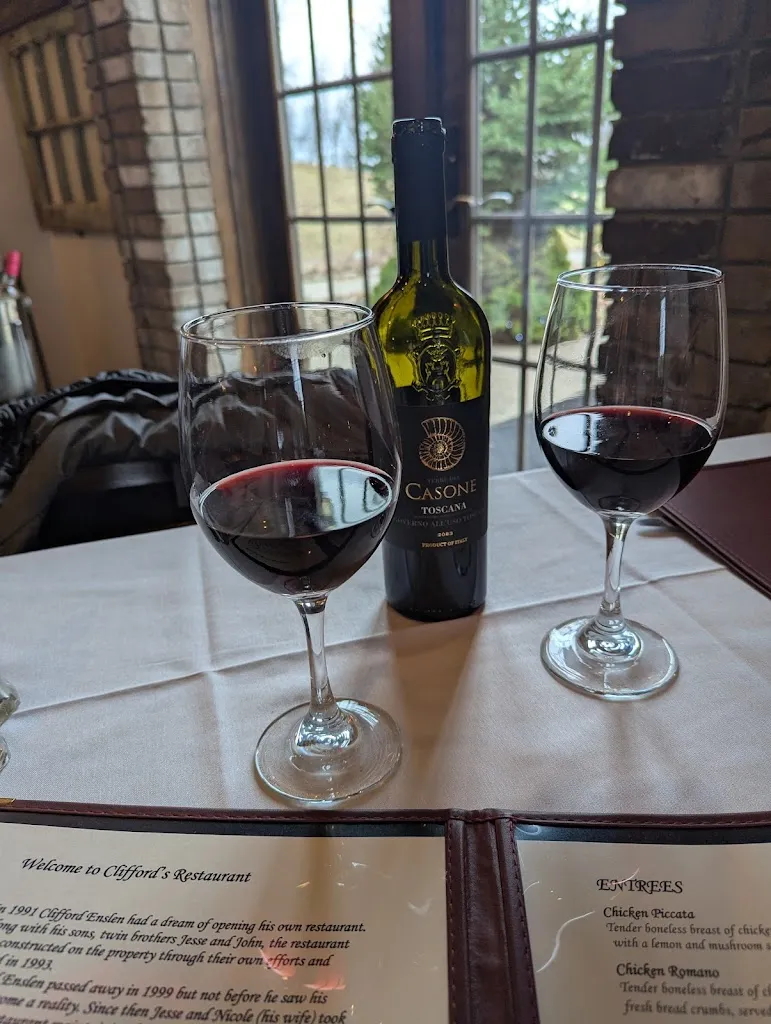 Kelly Ciorra_Clifford's Restaurant_Evans City, PA_avis