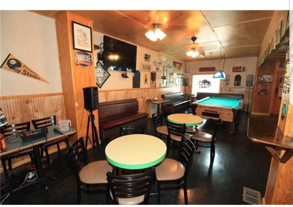 Brenda Lee's Bar & Grill restaurante en Belle Vernon, PA