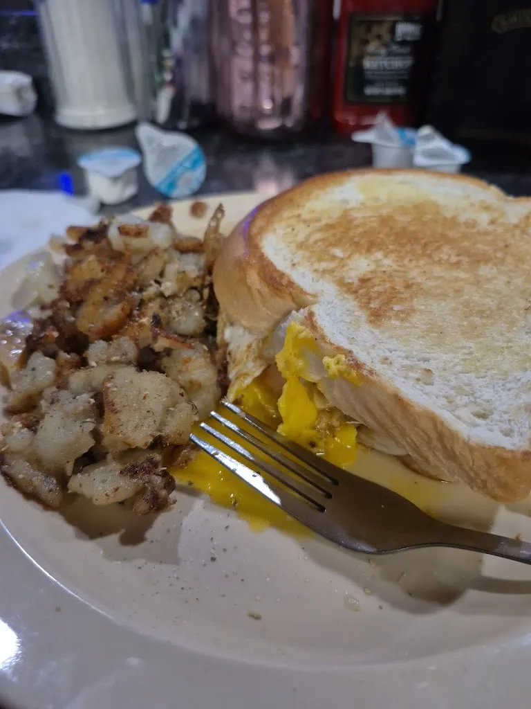 James Mattern_Pop Snyder's Lunch_Sunbury, PA_reseña