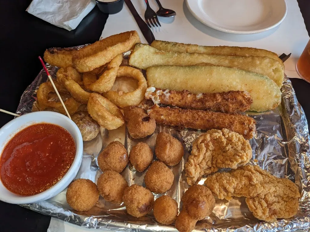 Drew Menas Restaurant & Lounge_North Versailles Township, PA_slider_imagen_3