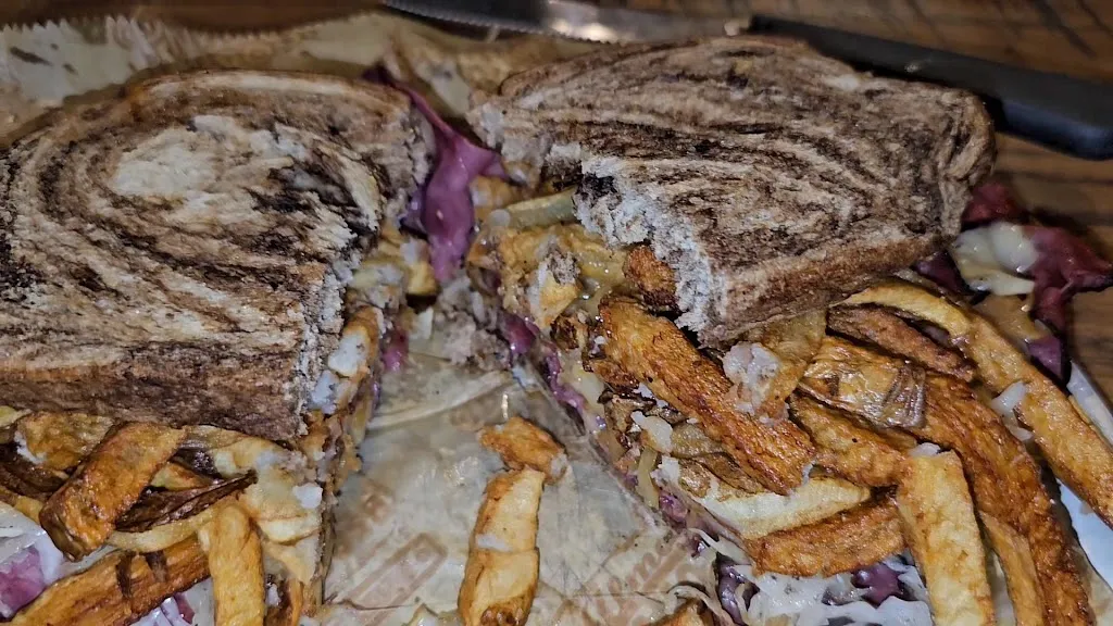 Primanti Bros. Restaurant and Bar_North Versailles Township, PA_slider_imagen_2