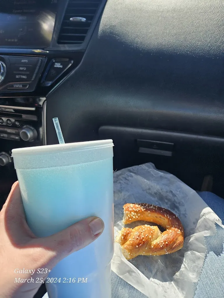 Jennifer Grier_We're Rolling Pretzel Co_North Versailles Township, PA_reseña