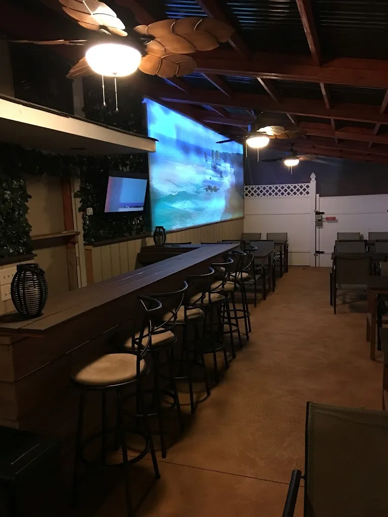 Lux Bar & Grille restaurante en McKeesport, PA