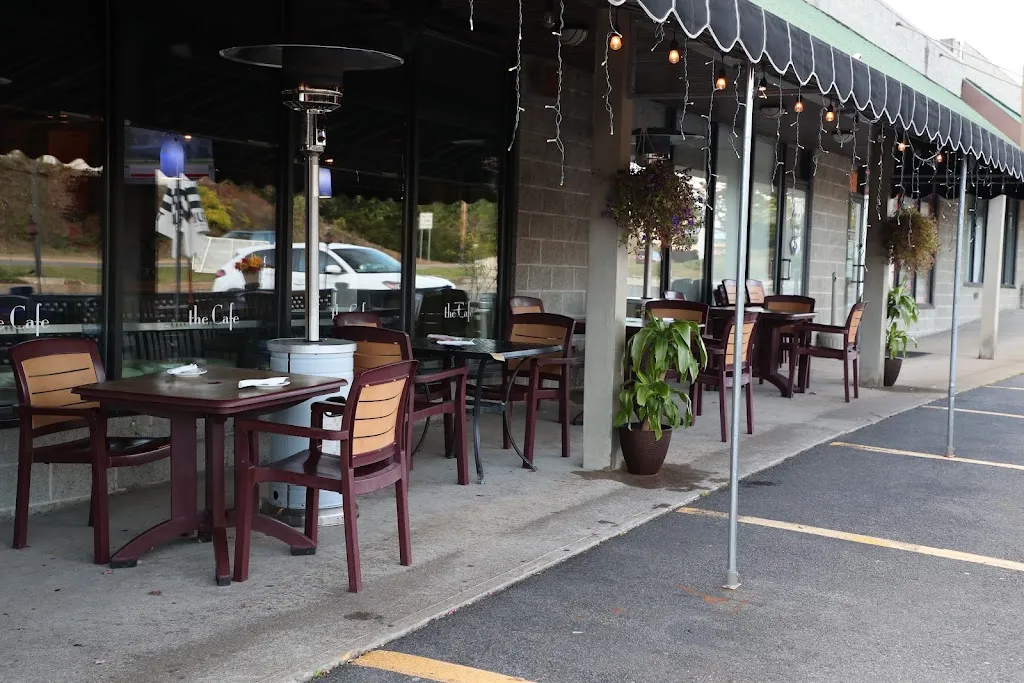 the Cafe restaurante en Plains, PA