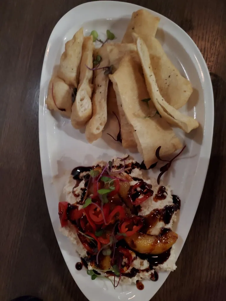 Naor Wallach_7 Twelve Table and Taphouse_Pittsburgh, PA_reseña