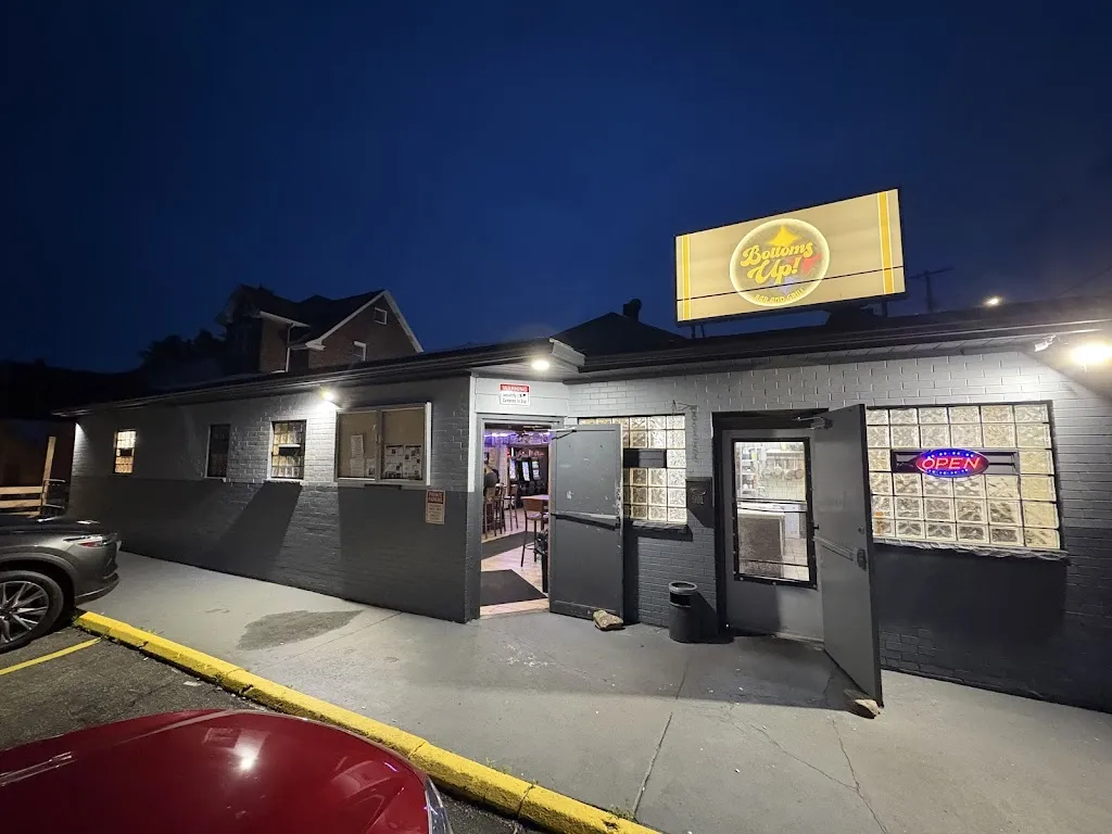 Bottoms up Bar and Grill restaurante en McKeesport, PA