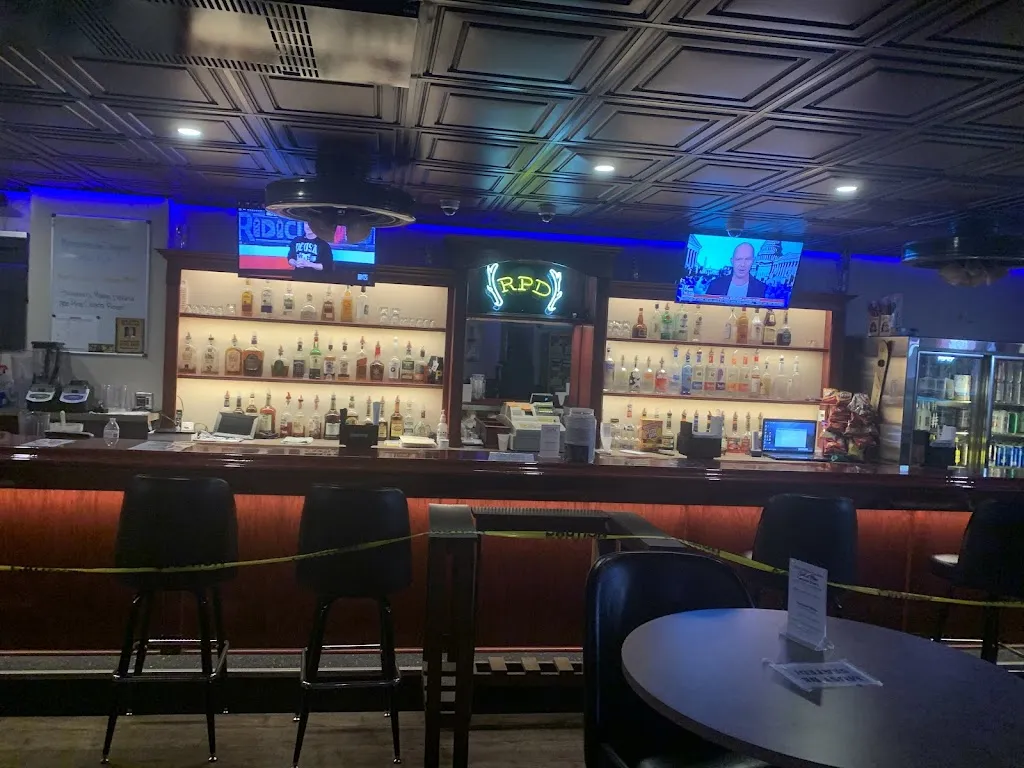Rich's Parkside Den Inc restaurante en McKeesport, PA