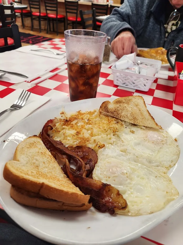 Di's Kornerstone Diner_McKeesport, PA_slider_imagen_2