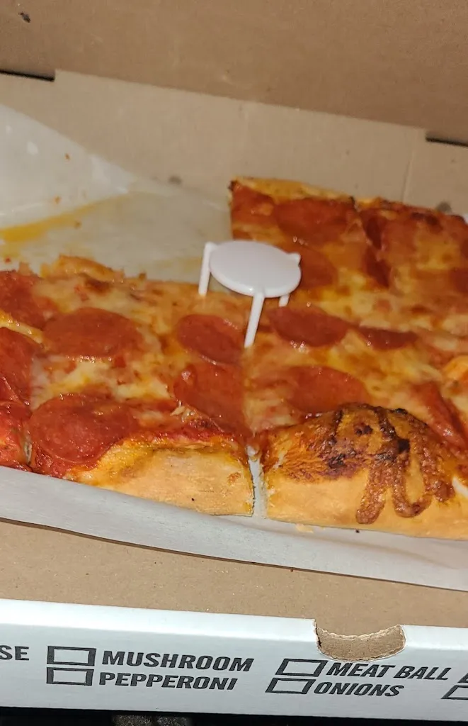 Charli_Jo-Lynn Pizza_McKeesport, PA_review
