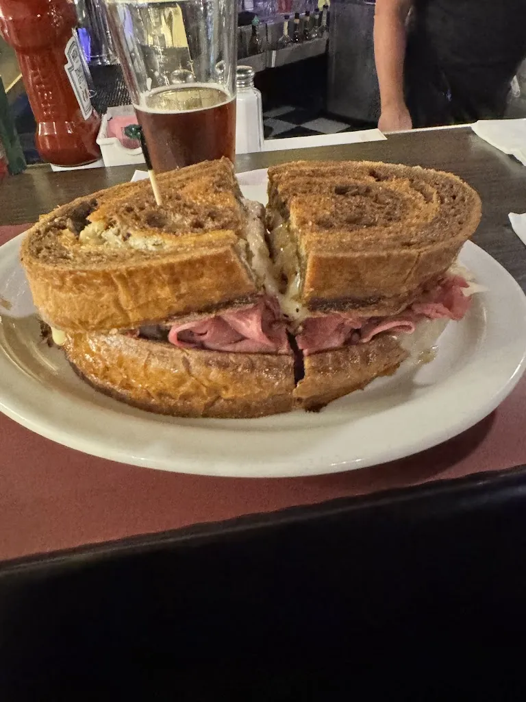 Emil's Lounge_Rankin, PA_slider_bild_2