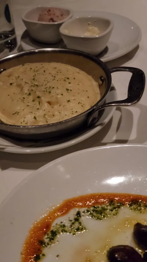 Fleming’s Prime Steakhouse & Wine Bar_Radnor, PA_slider_image_2