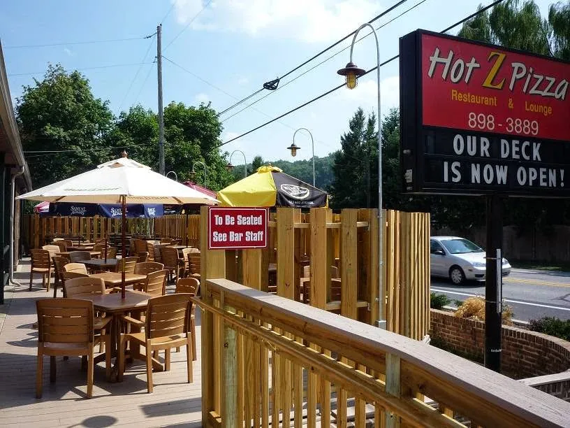 Hot Z Pizza restaurante en Landisville, PA