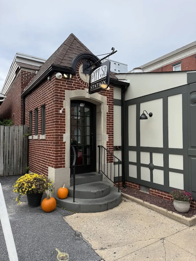 Mark R. LePage_Pitt Street Station_Carlisle, PA_recensione