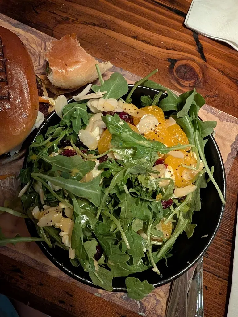 Alexa Du Fore_The Field Burger and Tap_State College, PA_avis