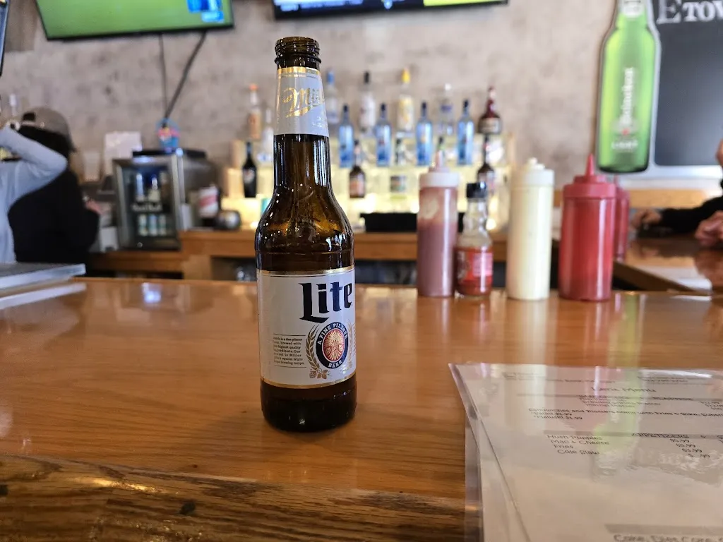 Christopher Field_E Town Bar & Grill_Pittsburgh, PA_review