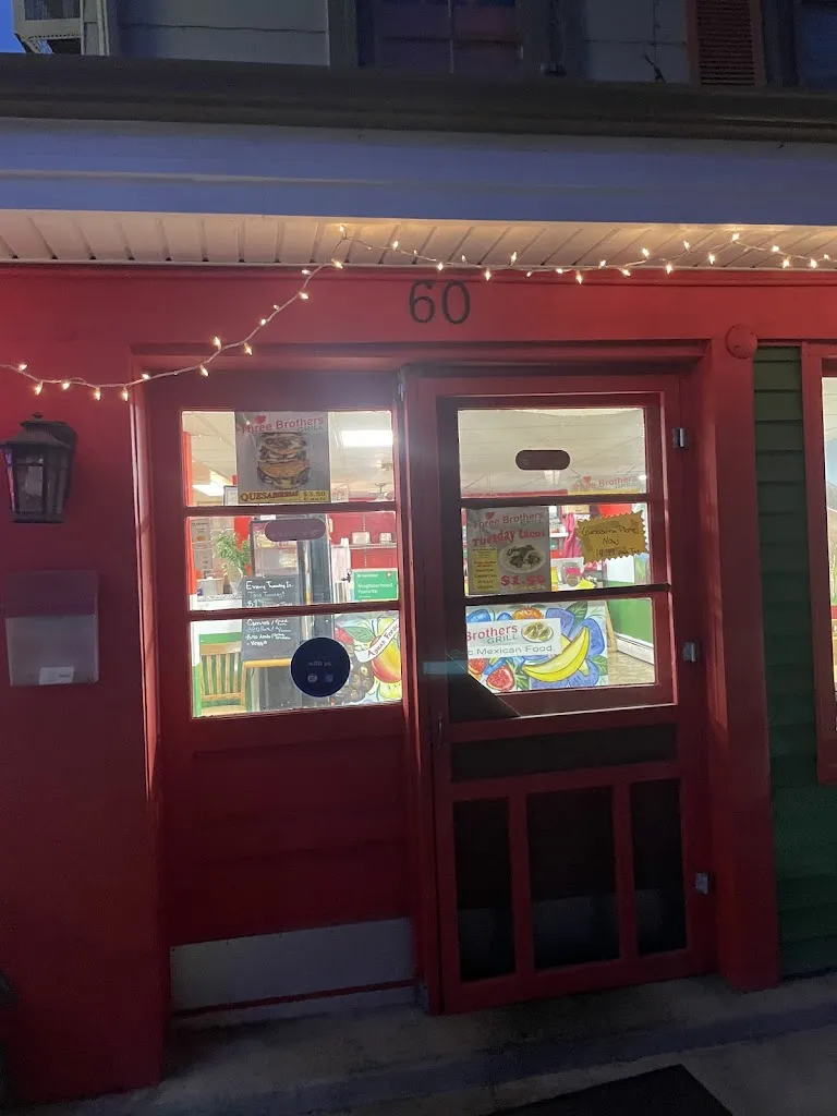 Three Brothers Grill restaurante en Spring City, PA