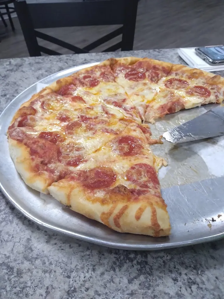 Laura Gaydos_From Italy Pizza_Springdale, PA_avis