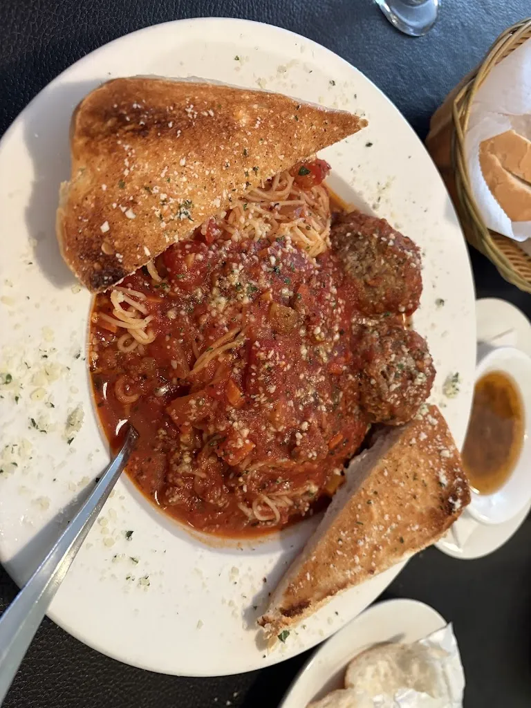 Stephanie Stewart_Valentour's Family Restaurant and Pub_Sturgeon, PA_reseña