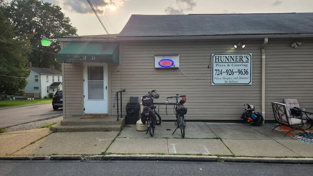 Hunner's Pizza & Restaurant restaurante en Sturgeon, PA