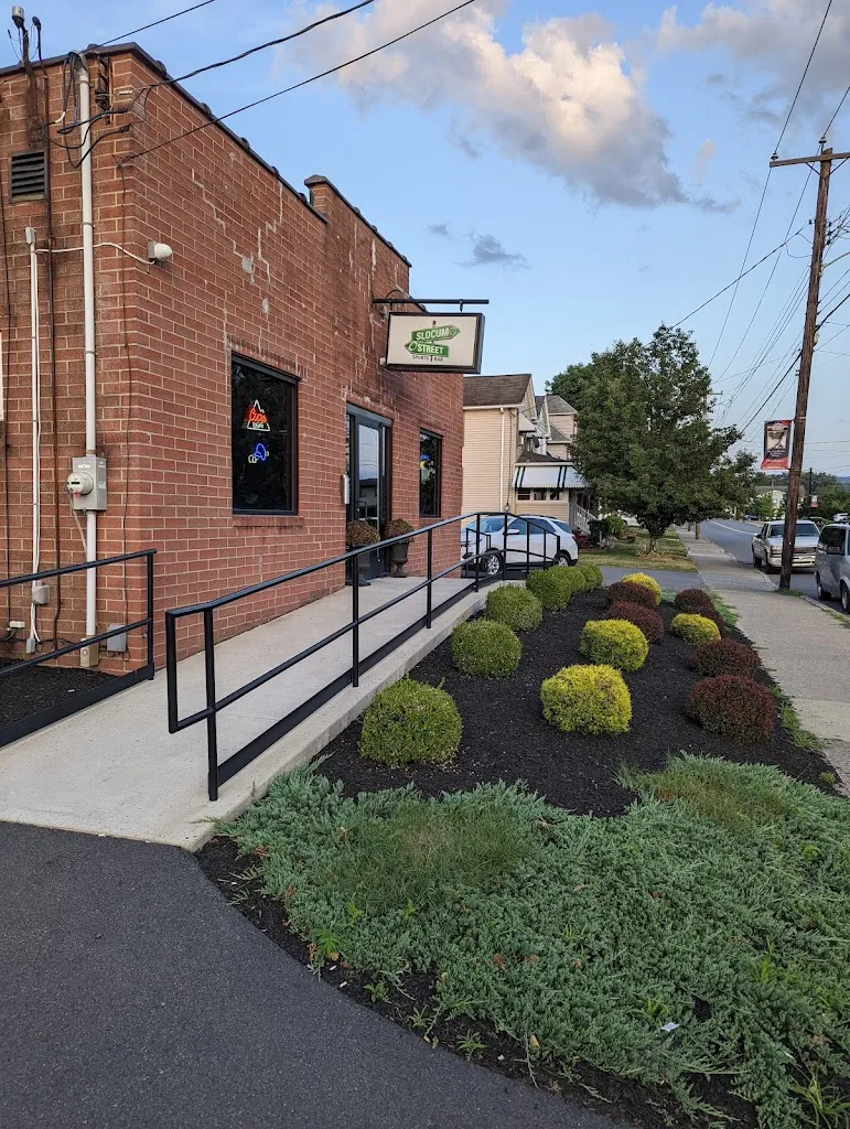 Slocum Street Sports Bar and Grill_265 Slocum St, Swoyersville_slider_imagen_3