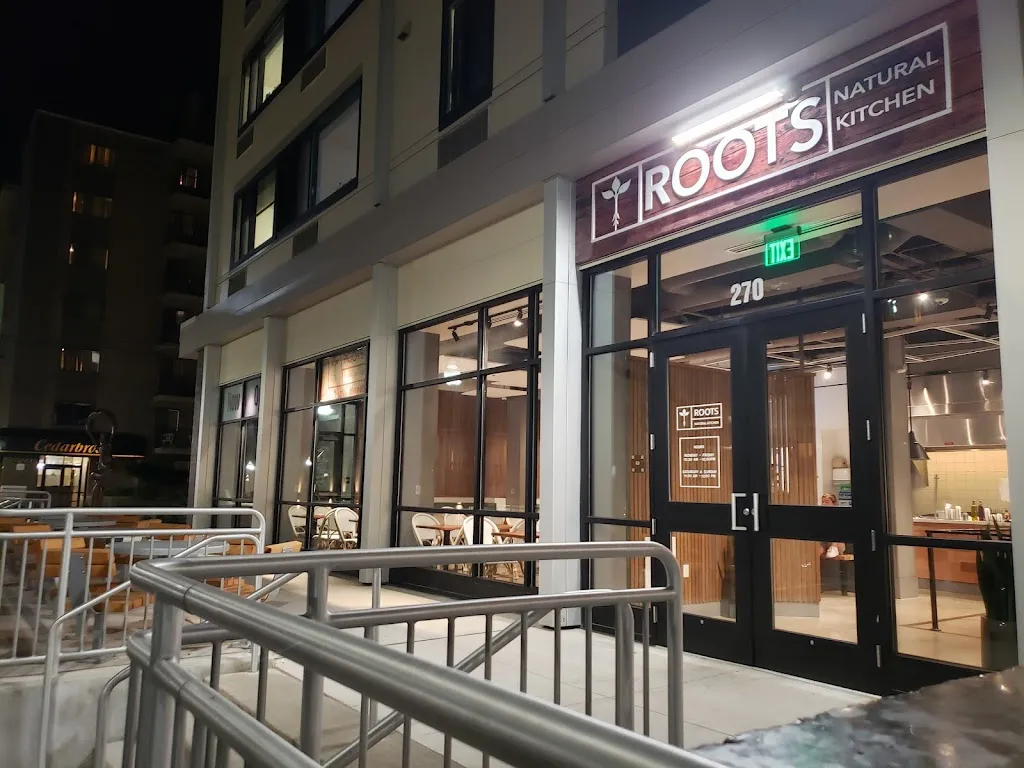Roots Natural Kitchen restaurant à State College, PA