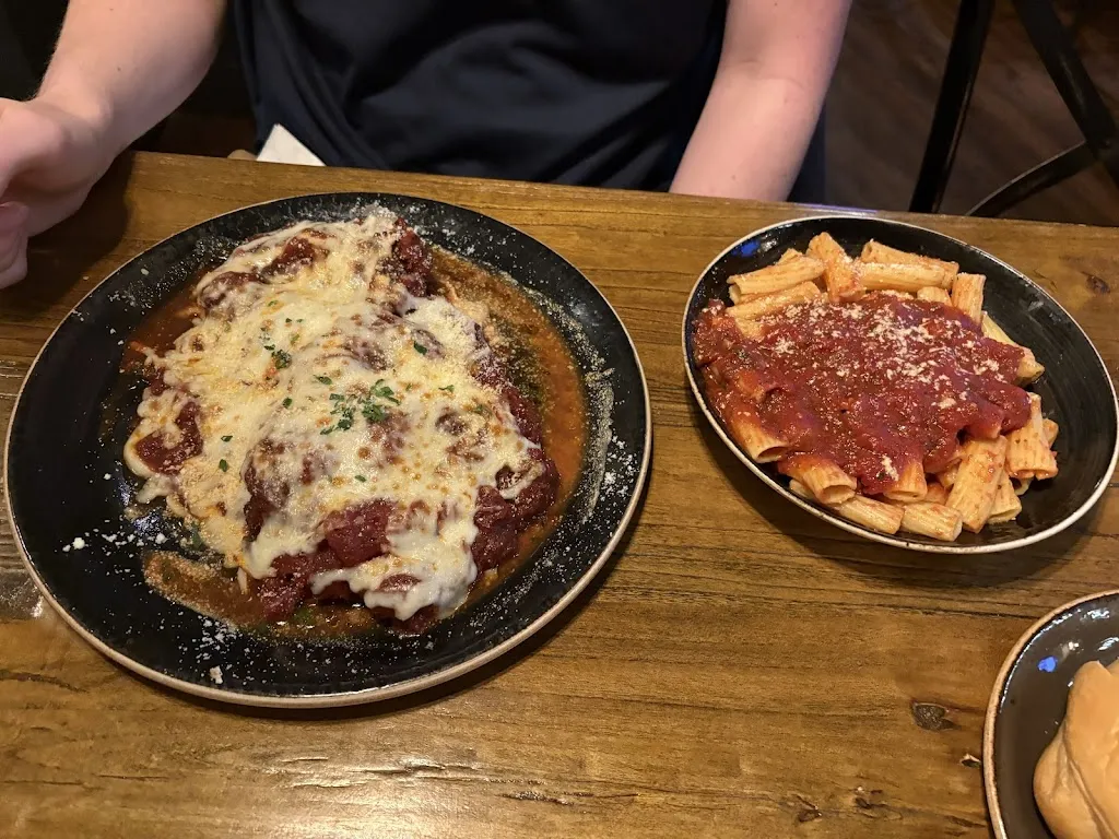 Courtney Mattey_Olives & Peppers_Trafford, PA_reseña