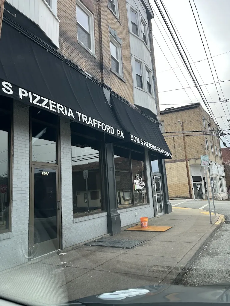 Dom's Pizzeria restaurante en Trafford, PA