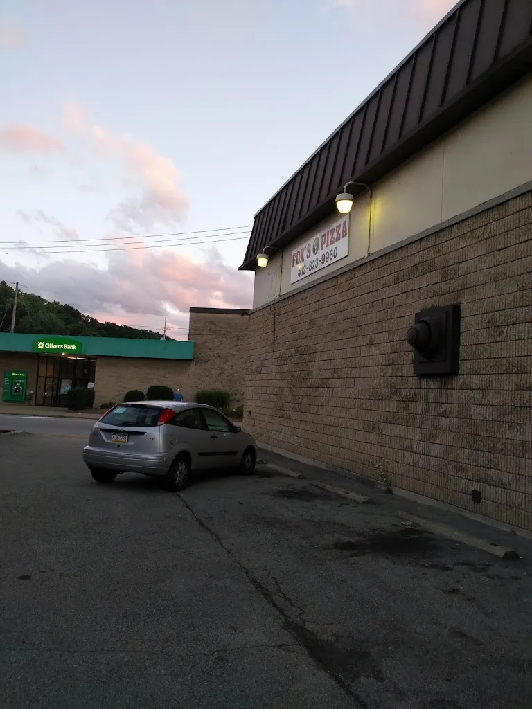 Fox's Pizza Den_Turtle Creek, PA_slider_image_3