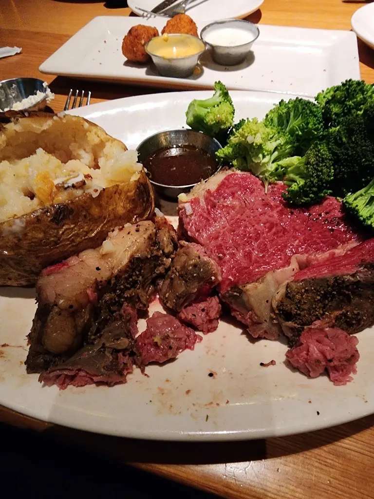 BJ's Restaurant & Brewhouse_Upper St Clair, PA_slider_imagen_2