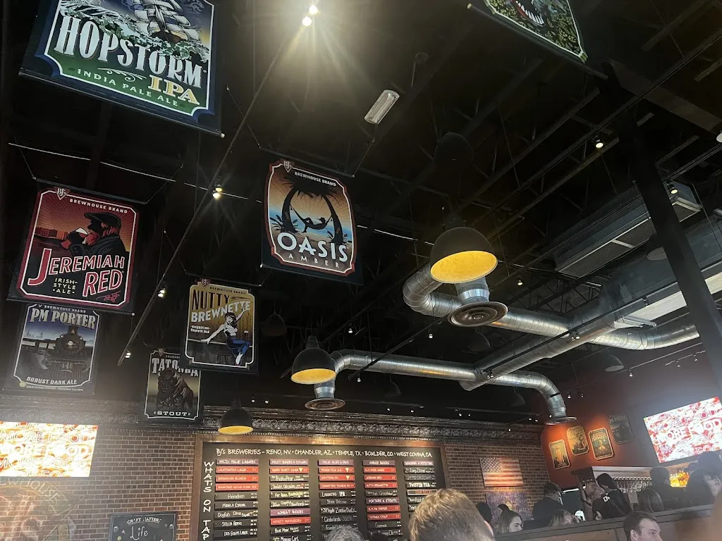 BJ's Restaurant & Brewhouse_Upper St Clair, PA_slider_imagen_3