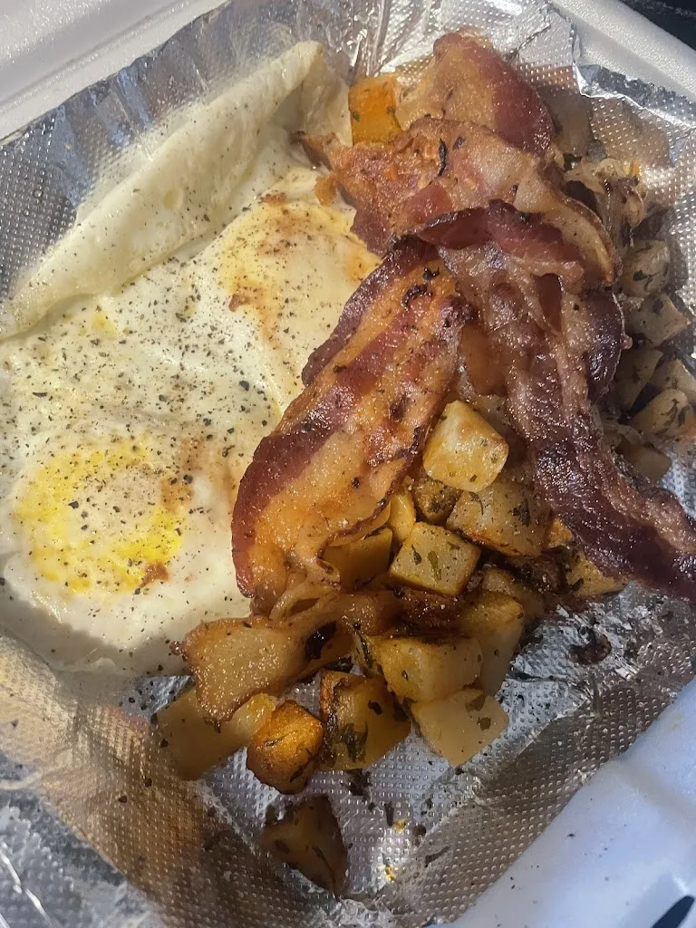 Goddess Of Magi_Freedom Square Diner_Verona, PA_avis