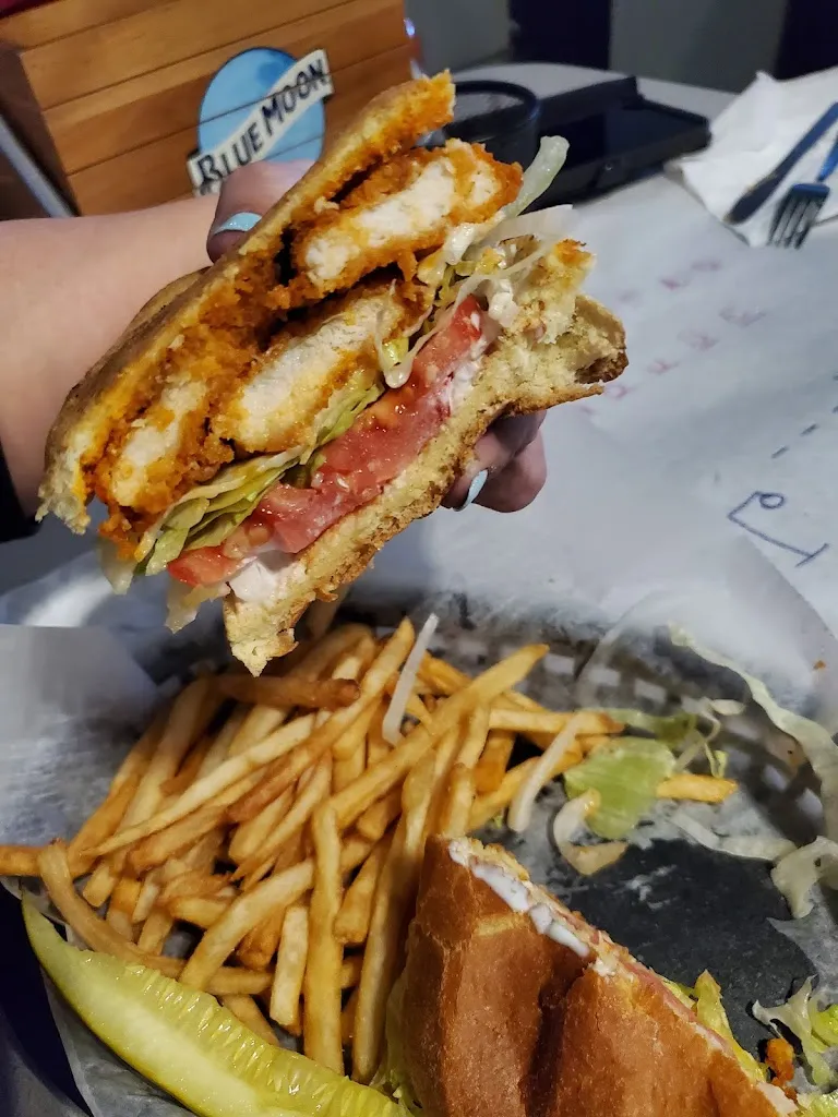 Emily Brahler_Somma Pizza & Sports Bar_Verona, PA_review