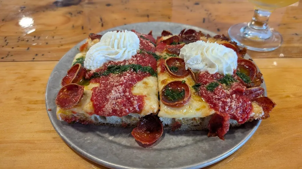 Jesse Graves_Bloom Brew Tap Room & Blooms Slice_West Newton, PA_review