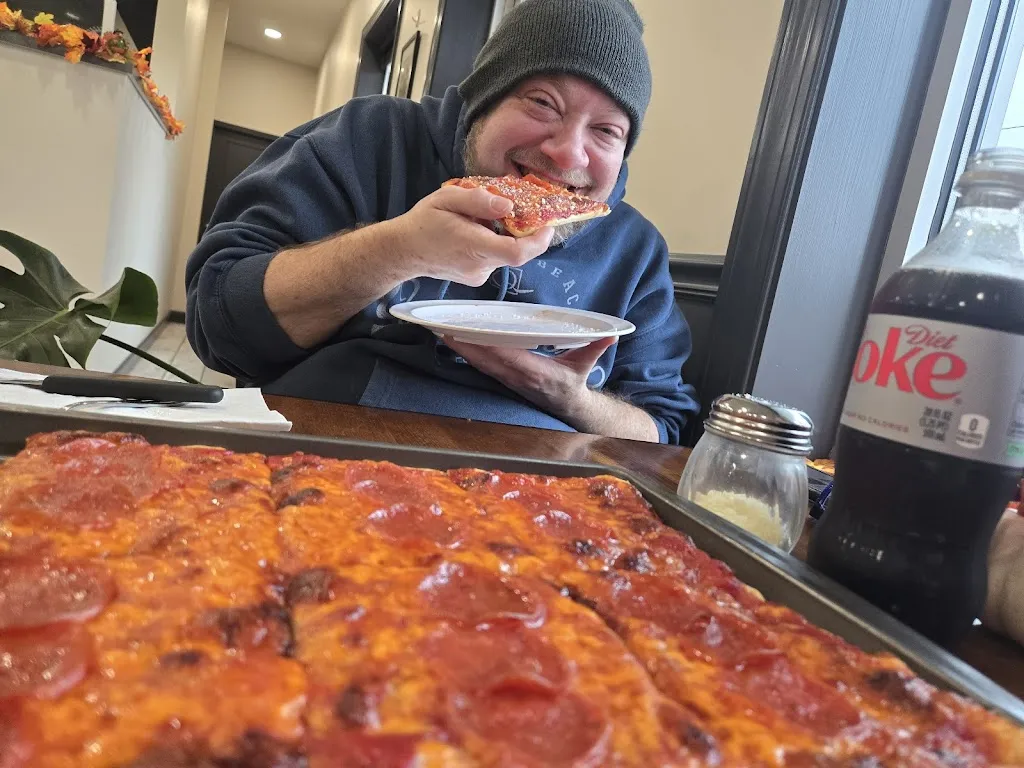 Sam Skokut_West Newton Pizza House_West Newton, PA_reseña
