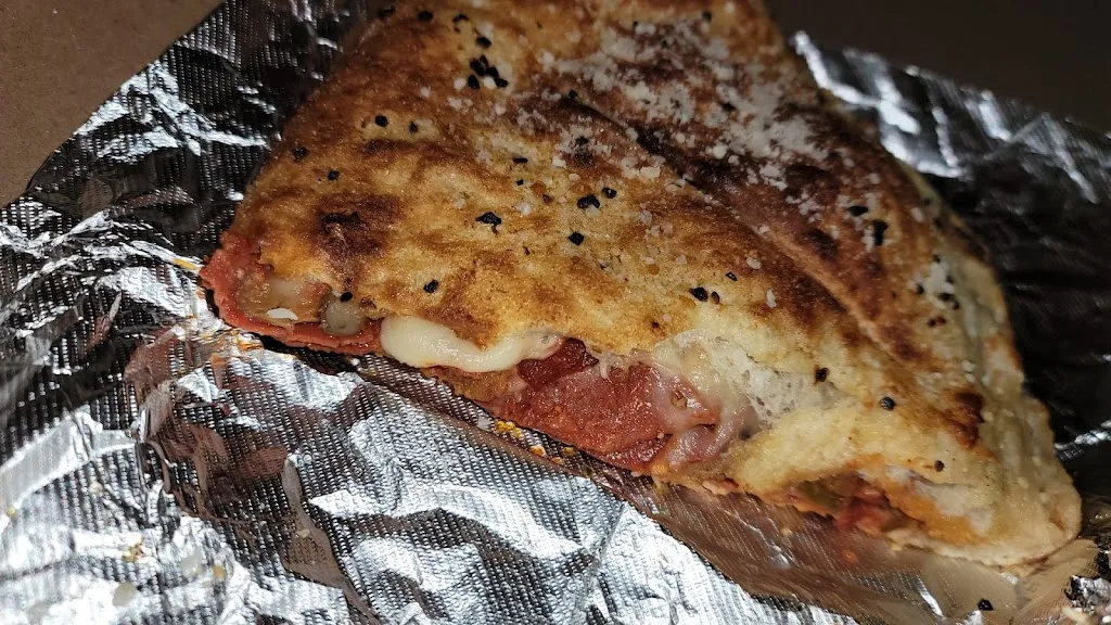Noël Shank_Fox's Pizza Den_West Newton, PA_reseña