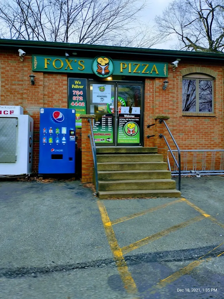 Fox's Pizza Den restaurante en West Newton, PA