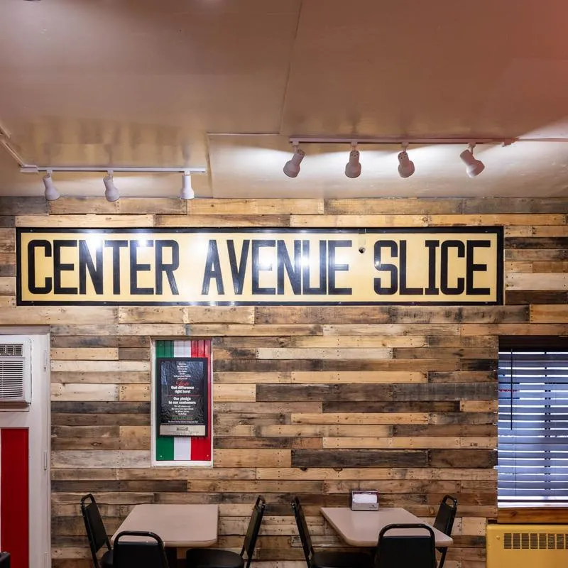 Center Avenue Slice restaurant à West View, PA