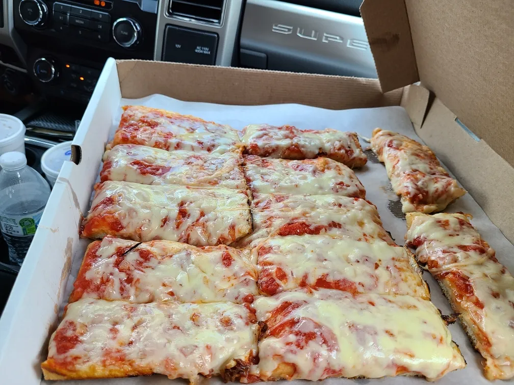 Victory Pig Pizza & Barbecue_Wyoming, PA_slider_imagen_2