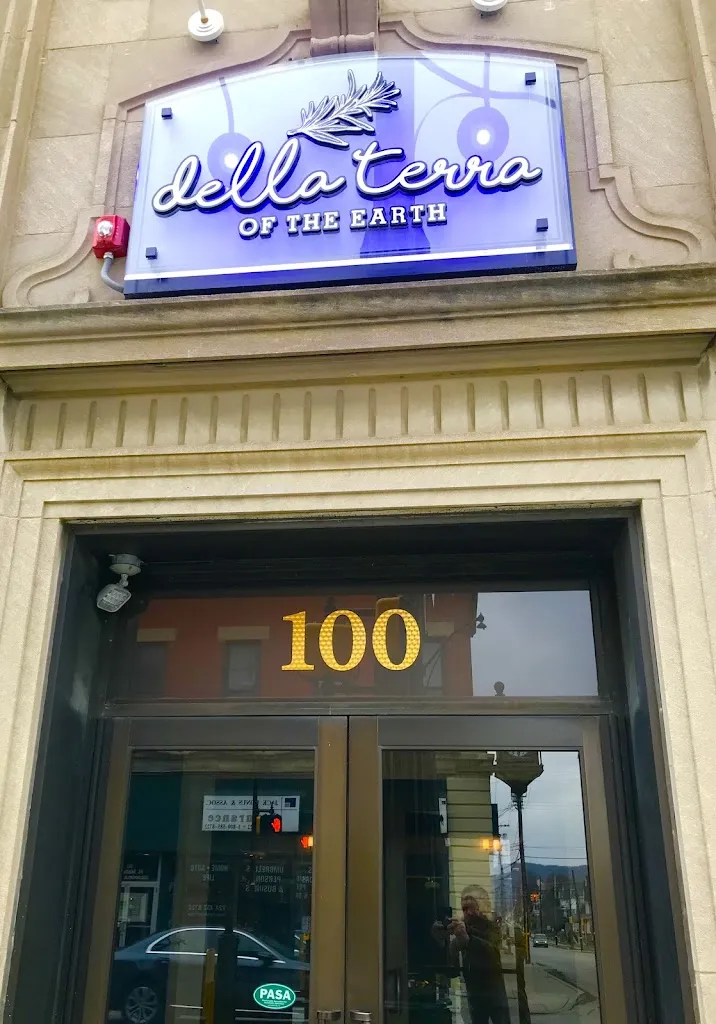 Della Terra | Italian Bistro restaurant à Zelienople, PA