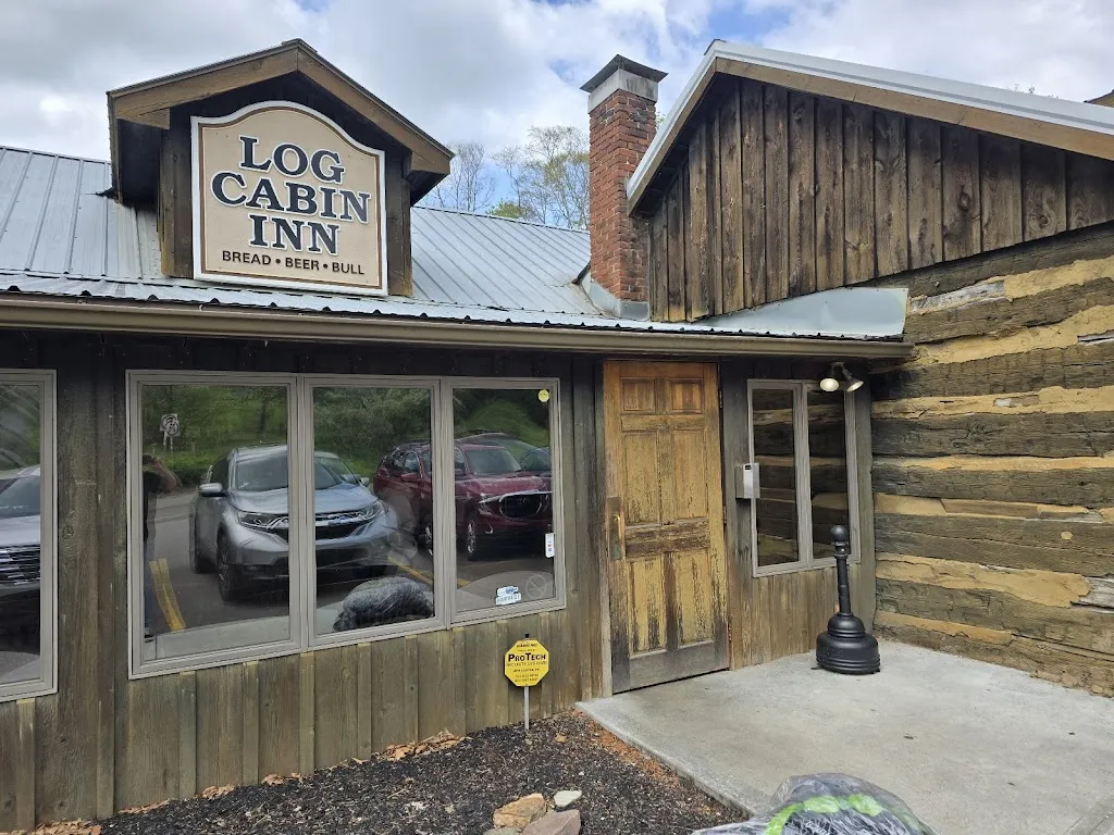 Log Cabin Inn restaurant à Harmony, PA
