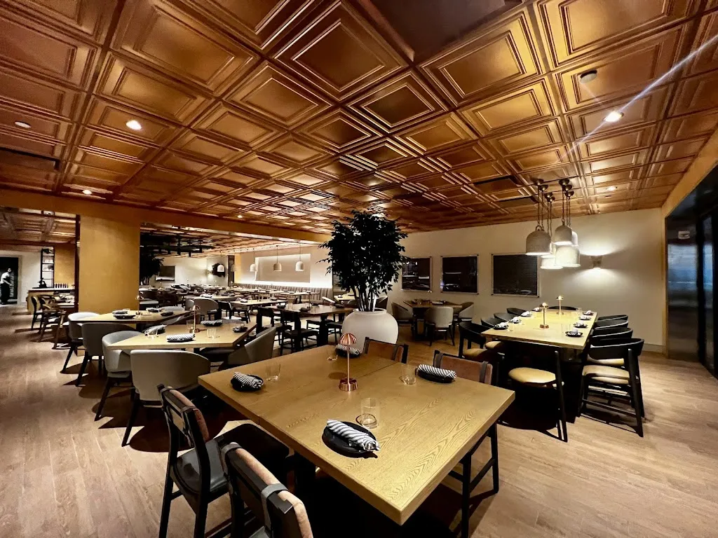 Roost Free Range Kitchen and Bar_Greenville, SC_slider_imagen_1