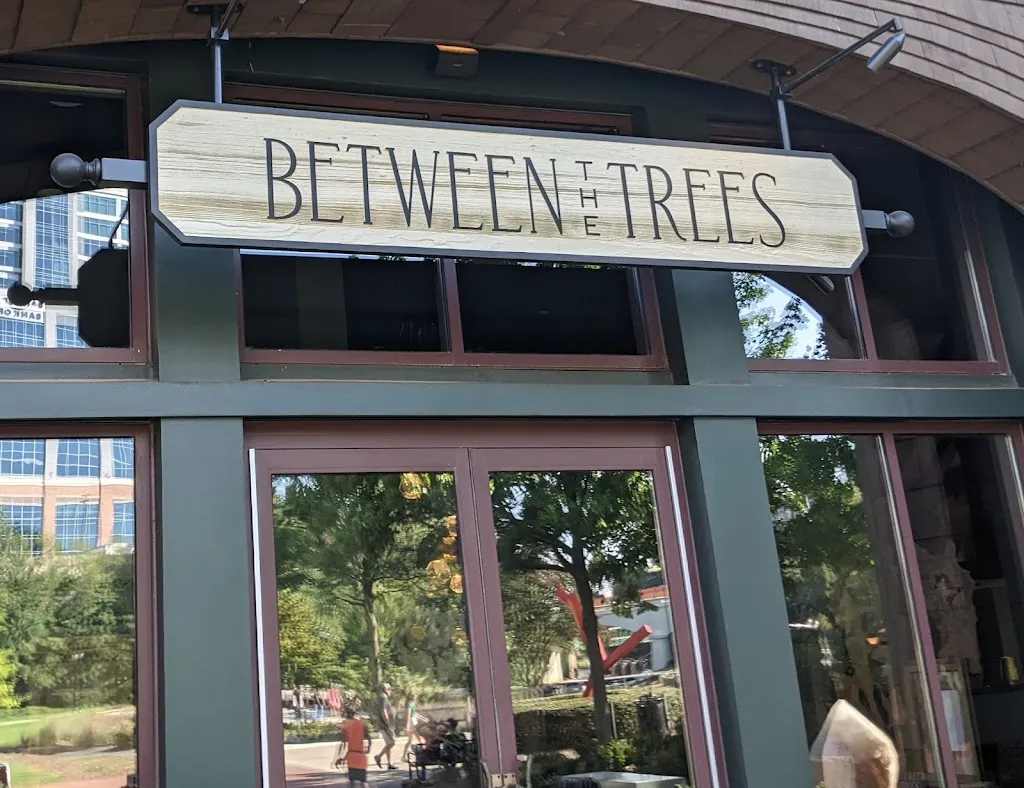 Between the Trees restaurante en Greenville, SC