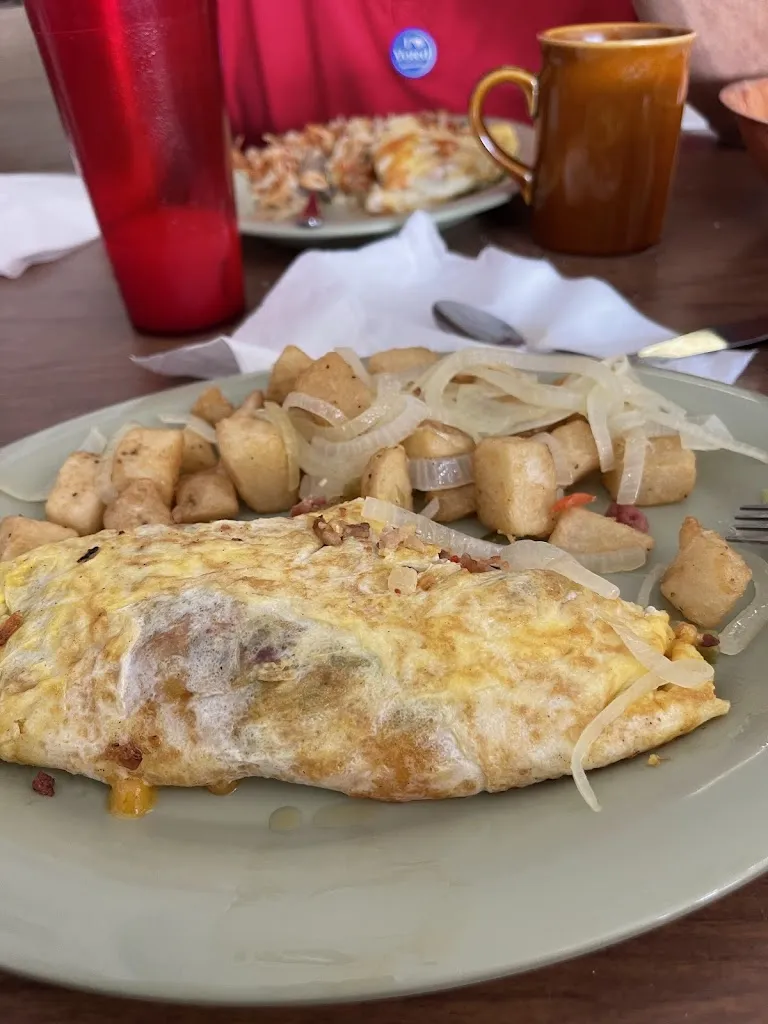 Julie Neira-Julie Helps Veterans Real Estate_Howard's Restaurant_Moncks Corner, SC_review