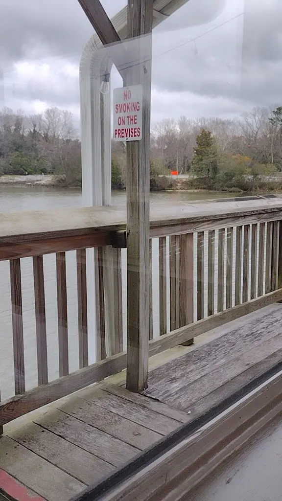 Gilligan's Seafood Restaurant- At the Dock_Moncks Corner, SC_slider_bild_2