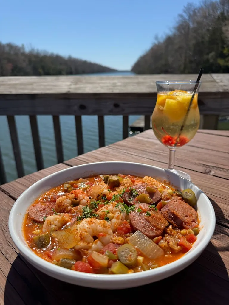 Gilligan's Seafood Restaurant- At the Dock_Moncks Corner, SC_slider_bild_3